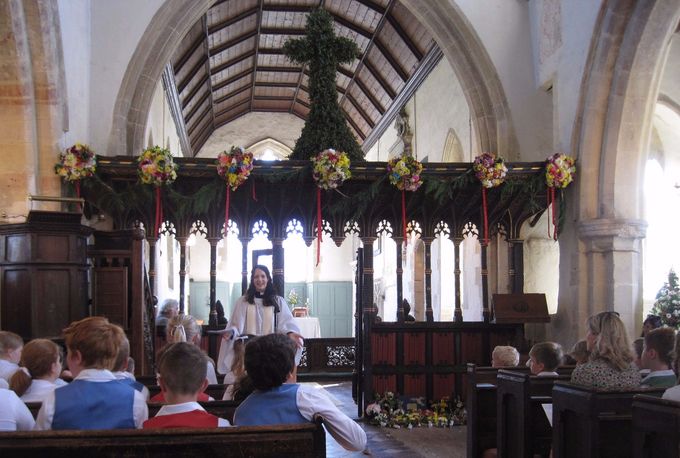 May Garland Service at Charlton-on-Otmoor, 2017 (photo Tim Healey). For a video of the event, scroll down to the bottom of the page,