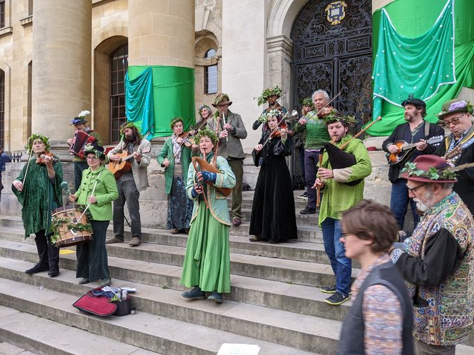 The Whirlies play on the steps of the Clarendon Building, May Morning 2022 (photo Tim Healey)